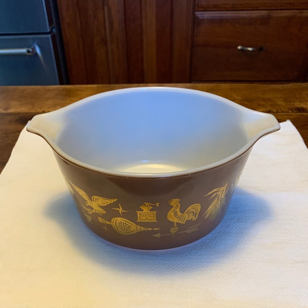 Vintage Pyrex Early American Pattern #473 - 1 Qt. Casserole Dish (Gold on Brown)